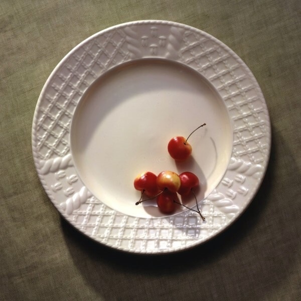 Kara Irish Pottery Aranware 10 1/2 inch Dinner Plate Irish Jewelry