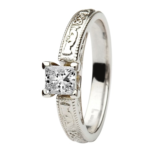 Diamonds are a girls best friend 💍the 25 carat diamond engagement ring  @laflare1017 … | Antique wedding rings, Diamond solitaire engagement ring,  Big diamond rings